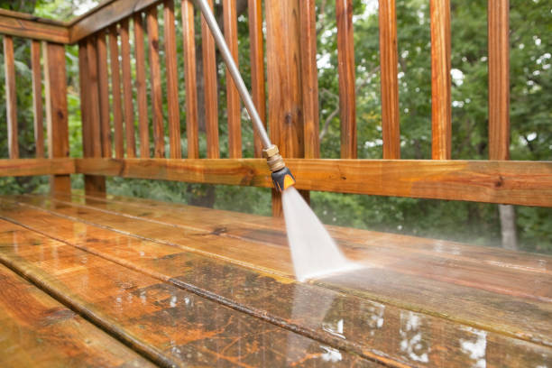 Best Pool Deck Cleaning  in Strathmore, CA